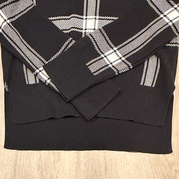 Banana Republic Black and White Plaid Sweater - Picture 3 of 3
